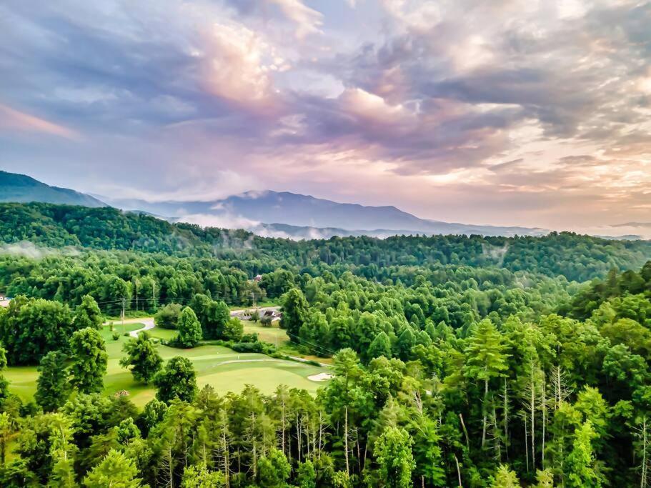 Beautiful Chalet With Fireplace And Large Game Room Gatlinburg Exterior foto