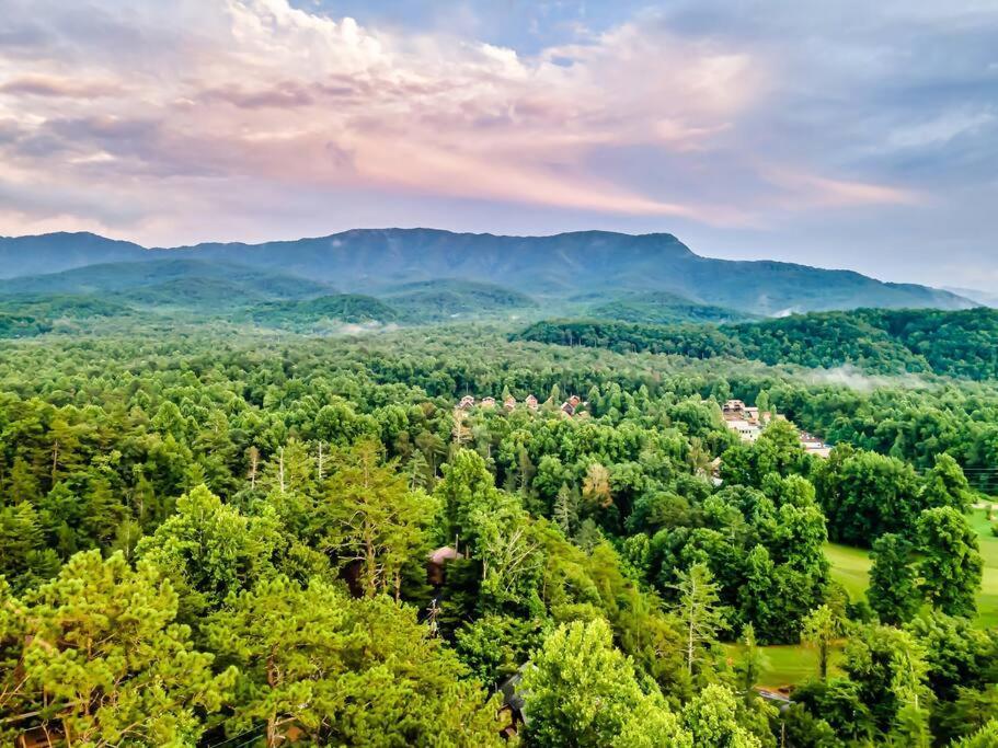 Beautiful Chalet With Fireplace And Large Game Room Gatlinburg Exterior foto